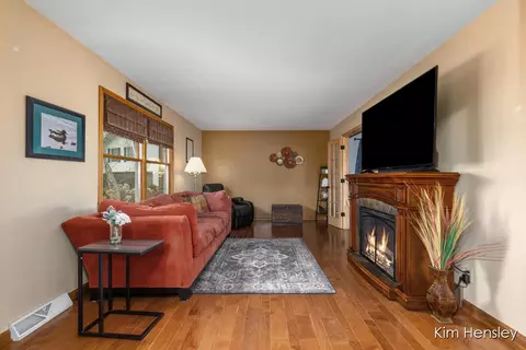 Living - 1594 Louva Ct, Belding, MI 48809 photo 1 of 3