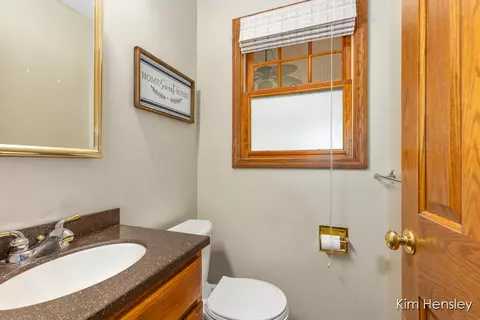 Bath - 1594 Louva Ct, Belding, MI 48809 photo 1 of 3