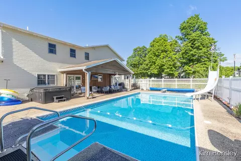 Exterior - 1594 Louva Ct, Belding, MI 48809 photo 7 of 13