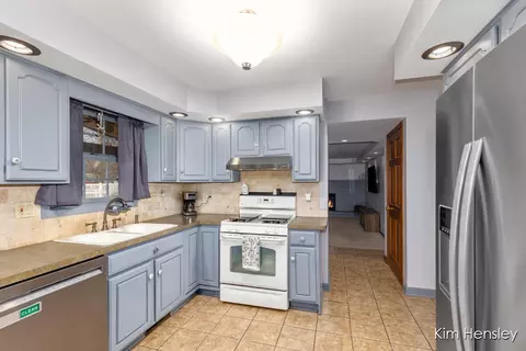 Kitchen - 1594 Louva Ct, Belding, MI 48809 photo 2 of 3