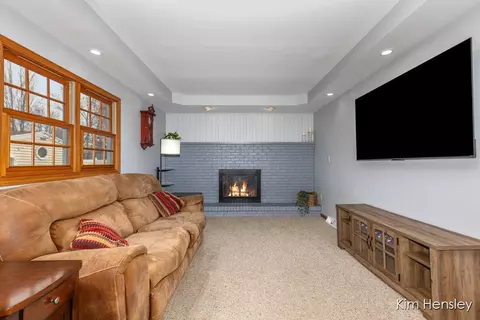 Living - 1594 Louva Ct, Belding, MI 48809 photo 2 of 3