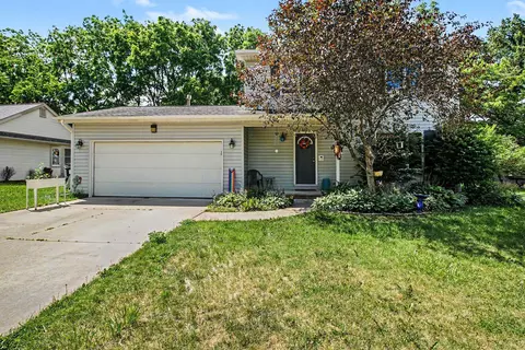 2250 Eads Pl, Howell, MI 48843