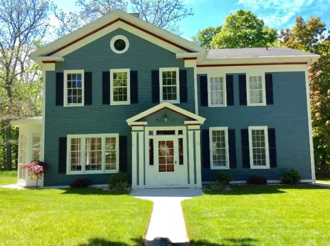 414 Cedar St, Manistee, MI 49660