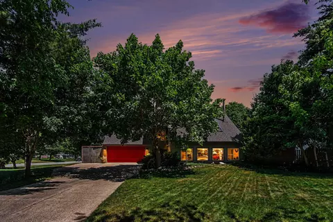 813 Tierra St SE, Grand Rapids, MI 49508