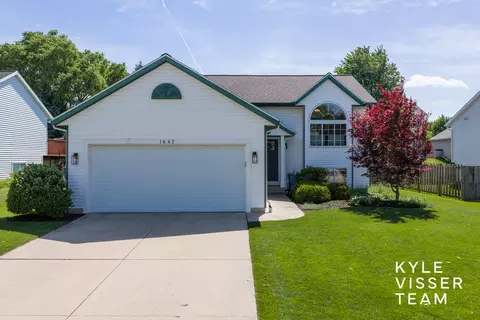 1642 Simmons Ave NE, Grand Rapids, MI 49505