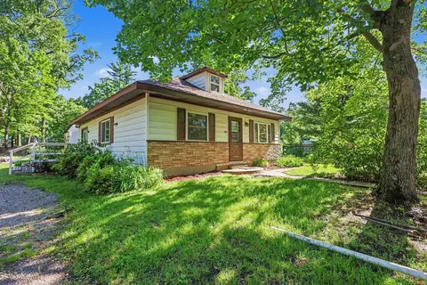 522 W Englewood Ave, Twin Lake, MI 49457