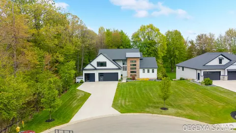 5391 Eaglepass Dr, Hudsonville, MI 49426