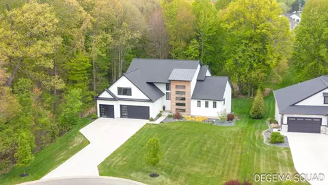 5391 Eaglepass Dr, Hudsonville, MI 49426