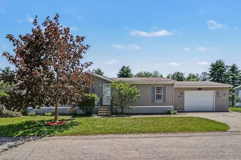3757 W Woodview Dr, Ludington, MI 49431