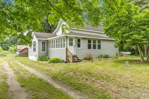 2122 Coats Grove Rd, Hastings, MI 49058