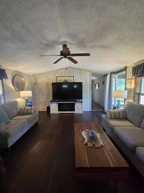 5221 N 17 Rd, Mesick, MI 49668