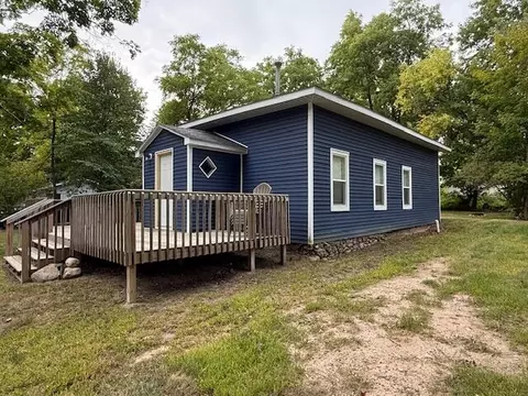 37 E Jefferson St, Newaygo, MI 49337