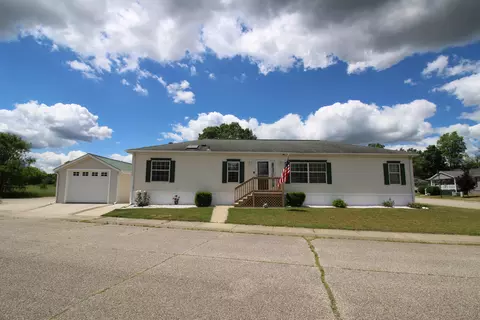 823 Raisin River Rd, Three Rivers, MI 49093