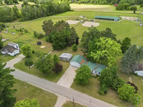 435 N Perry St, Barryton, MI 49305