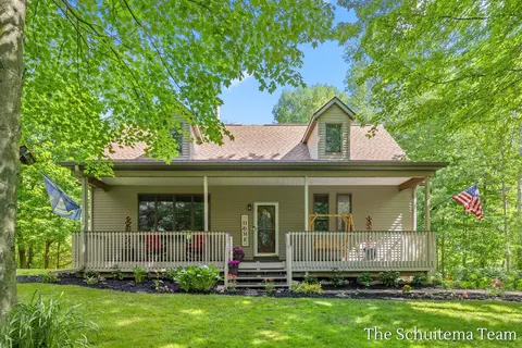10155 Rogue Pond Dr NE, Rockford, MI 49341
