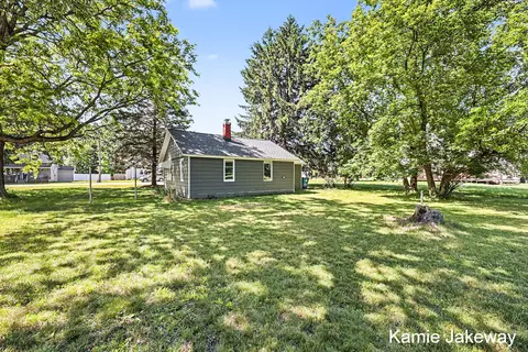 Exterior - 1012 Masonic St, Belding, MI 48809 photo 3 of 6