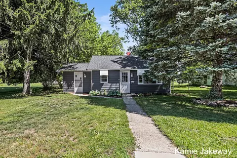 Exterior - 1012 Masonic St, Belding, MI 48809 photo 2 of 6