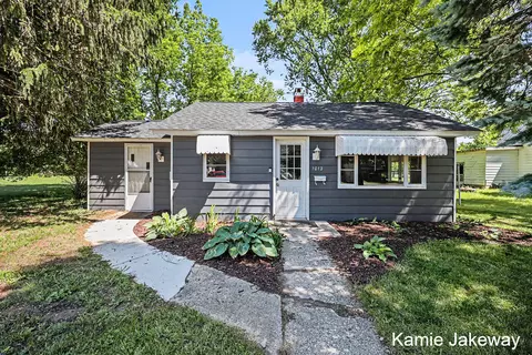 1012 Masonic St, Belding, MI 48809