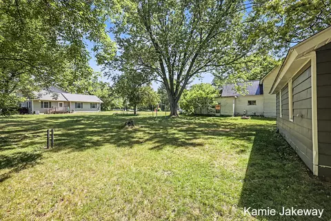Exterior - 1012 Masonic St, Belding, MI 48809 photo 5 of 6