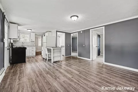 Living - 1012 Masonic St, Belding, MI 48809 photo 2 of 4