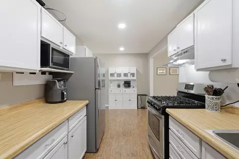 Kitchen - 57385 Hamilton St, Mattawan, MI 49071 photo 2 of 2