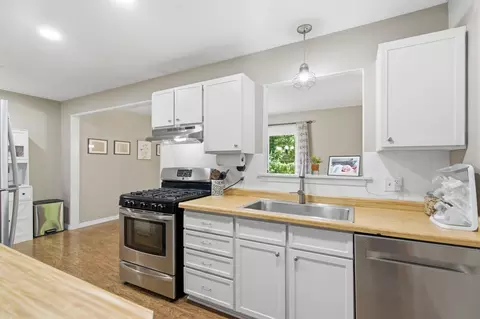 Kitchen - 57385 Hamilton St, Mattawan, MI 49071 photo 1 of 2