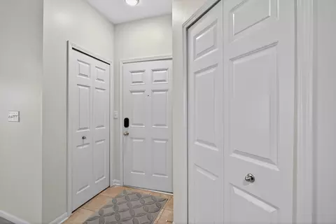 Entry Way - 1928 Coventry Rd, Jackson, MI 49201 photo 1 of 4