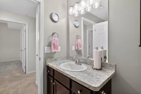 Bath - 1928 Coventry Rd, Jackson, MI 49201 photo 2 of 5