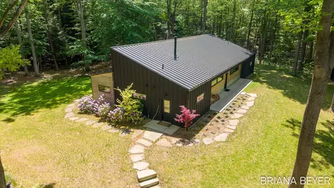 6550 Lake Effect Dr, Holland, MI 49423