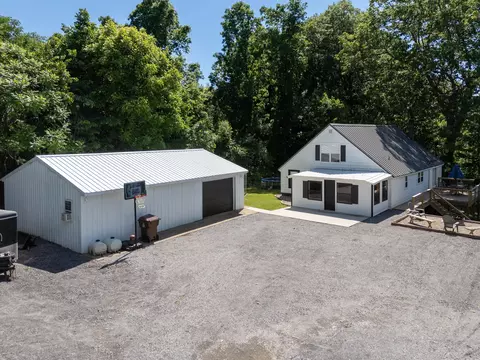 6973 Ackers Point Dr, Delton, MI 49046