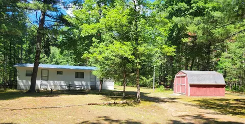 934 E 72nd St, Idlewild, MI 49642