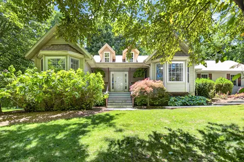 16 Christian Rd, Battle Creek, MI 49014