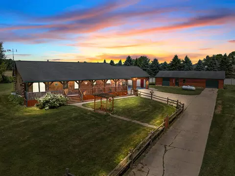 7470 Moreland Rd, Jonesville, MI 49250