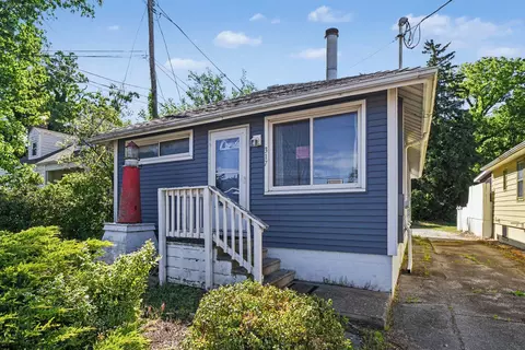 317 E Buffalo St, New Buffalo, MI 49117