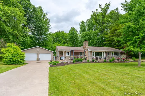 5937 E Pakes Rd, Crystal, MI 48818