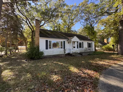 1947 Seminole Rd, Muskegon, MI 49441