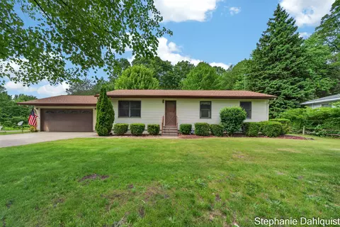 1646 W Giles Rd, Muskegon, MI 49445