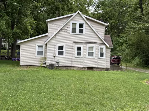 1615 Gilletts Lake Rd, Jackson, MI 49201