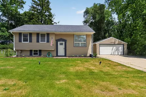 284 Stanford Ln, Jackson, MI 49203