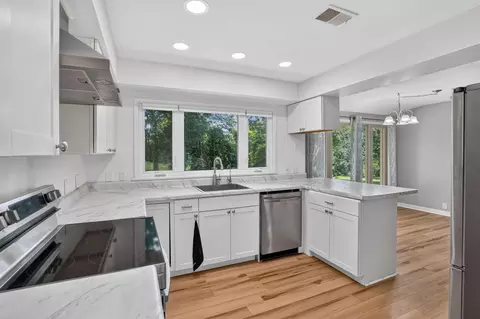 Kitchen - 2475 Park Dr, Jackson, MI 49203 photo 4 of 5