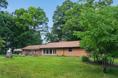 Exterior - 2475 Park Dr, Jackson, MI 49203 photo 8 of 12