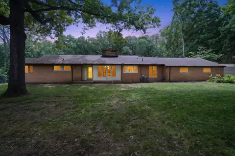 2475 Park Dr, Jackson, MI 49203