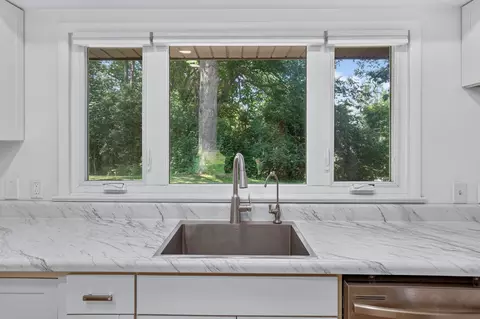 Kitchen - 2475 Park Dr, Jackson, MI 49203 photo 5 of 5