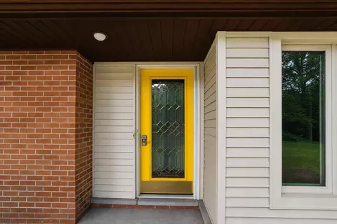 Entry Way - 2475 Park Dr, Jackson, MI 49203 photo 1 of 2