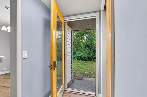 Entry Way - 2475 Park Dr, Jackson, MI 49203 photo 2 of 2
