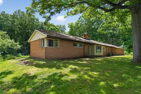 Exterior - 2475 Park Dr, Jackson, MI 49203 photo 3 of 12