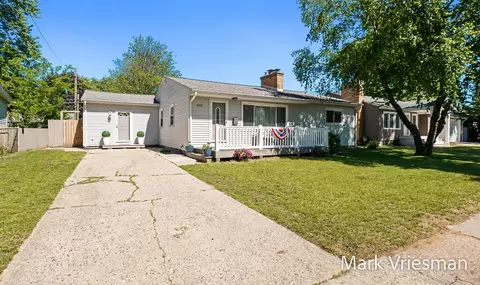 3125 Coolidge Rd, Muskegon, MI 49441