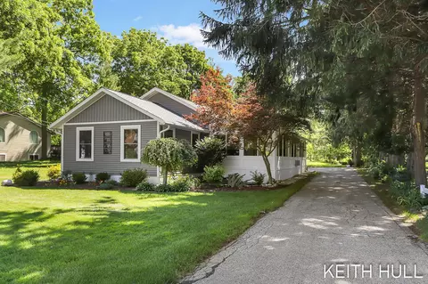 1328 Maplerow Ave NW, Grand Rapids, MI 49534