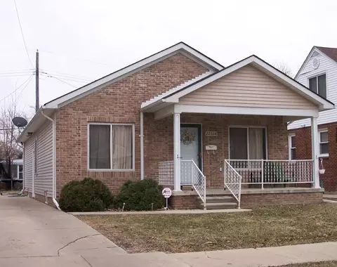22608 Downing St, Saint Clair Shores, MI 48080