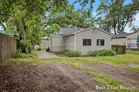 1220 Beechwood St NE, Grand Rapids, MI 49505
